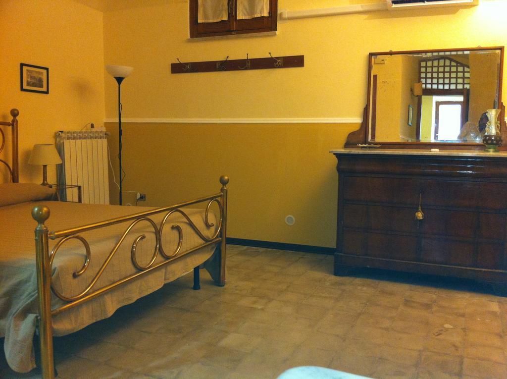 Casa Vacanze Amedeo Napoli Bagian luar foto