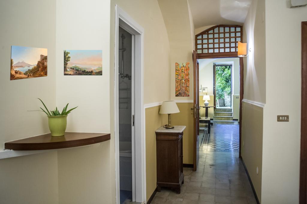 Casa Vacanze Amedeo Napoli Bagian luar foto